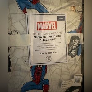 Pottery Barn . Marvel Glow in the Dark sheet set ( Full size .